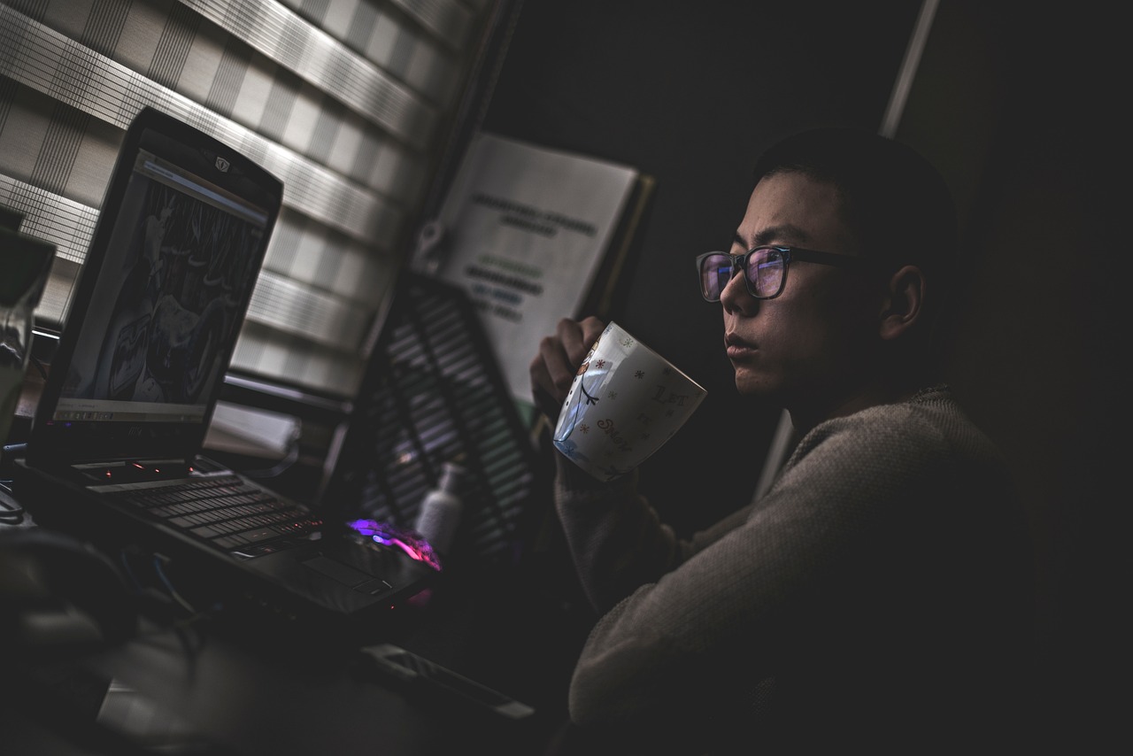 Ноутбук с открытым окном Tor